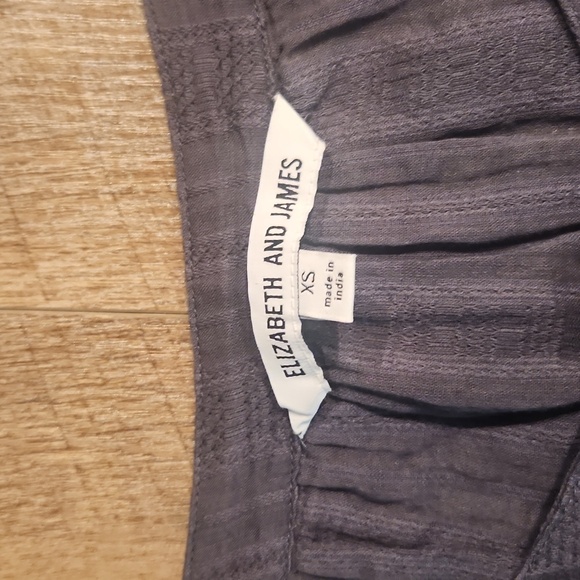 ELIZABETH AND JAMES- Short Sleeve Gray Sheer Blouse. Size XS - Picture 3 of 7